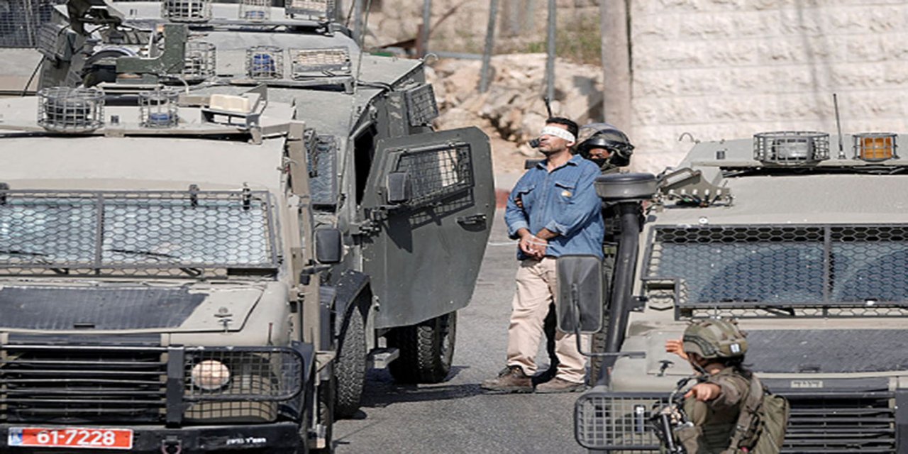 Batı Şeria'da işgalci terörü: Evler basıldı, onlarca Filistinli esir alındı