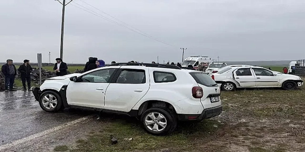 Şanlıurfa'da iki otomobil çarpıştı: 2'si çocuk 8 yaralı