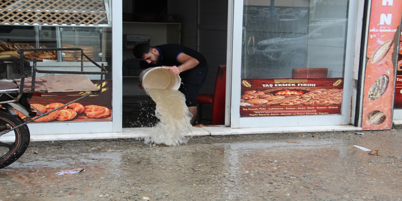 Esnaf altyapı sorununa tepkili: Her yağmurda aynı mağduriyeti yaşıyoruz