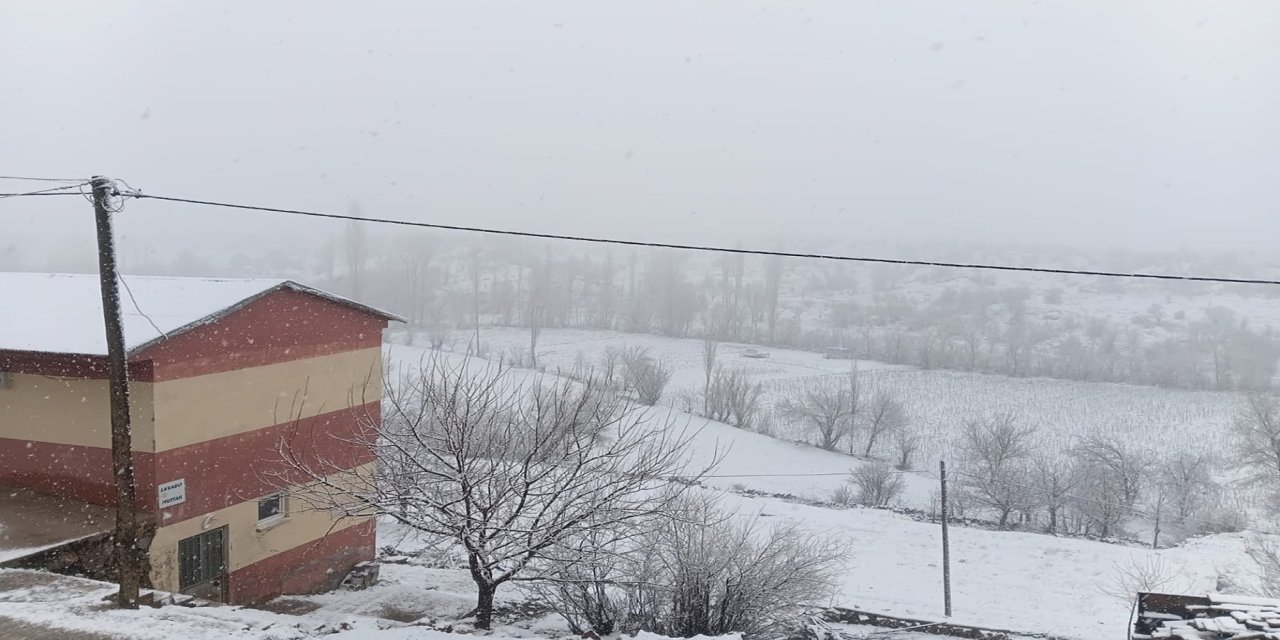 Malatya'da bahar ortasında kar sürprizi