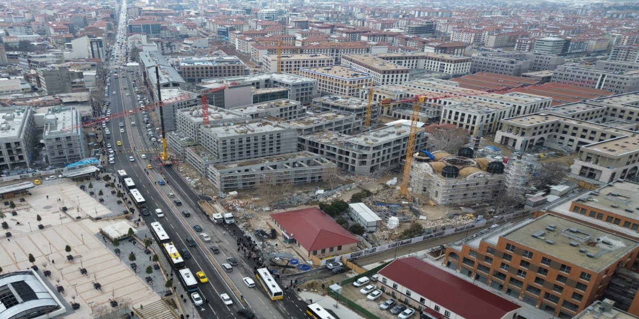 Akpınar Çarşı'sında hayat yeniden başlıyor: Esnaf taşınıyor, eksiklerin giderilmesini bekliyor