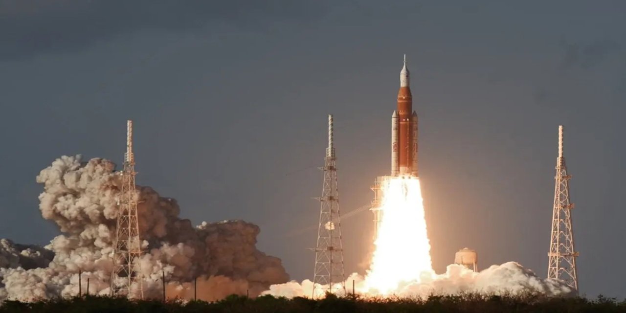 NASA, 54 yıl sonra Ay’a insanlı uçuşu başlattı