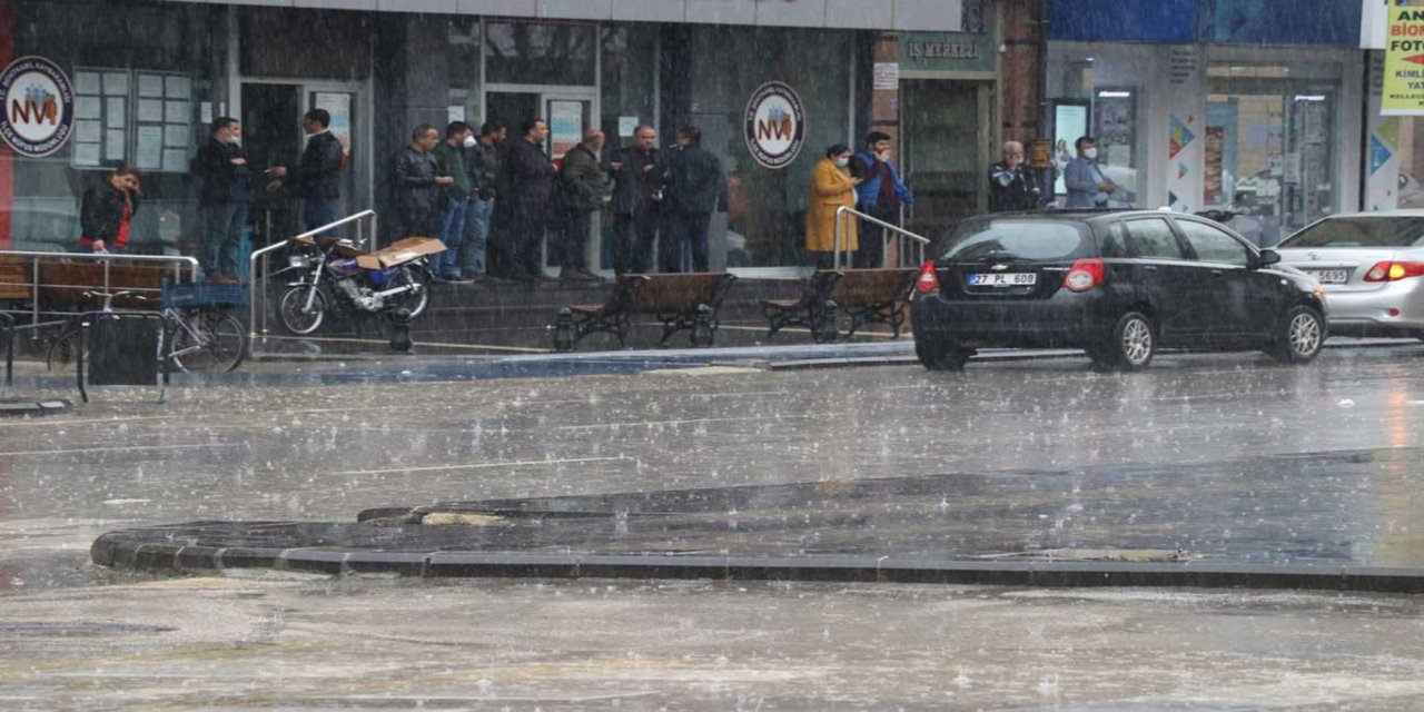 Meteoroloji'den "kuvvetli" ve "şiddetli" sağanak uyarısı