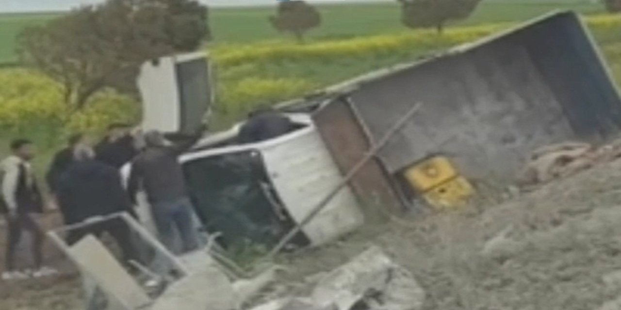 Şanlıurfa’da işçileri taşıyan kamyonet devrildi: 4 yaralı