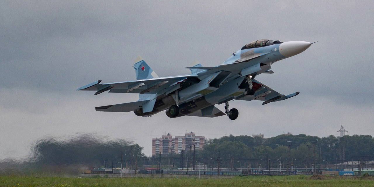 Rusya'ya ait Su-30 savaş uçağı düştü