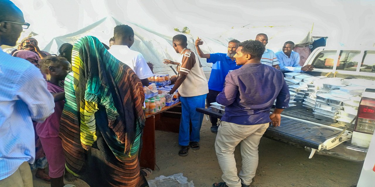 Yetimler Vakfı, Sudan’da sıcak yemek dağıttı