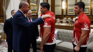 Erdoğan, madalya kazanan Türk sporcuları Külliye'de kabul etti