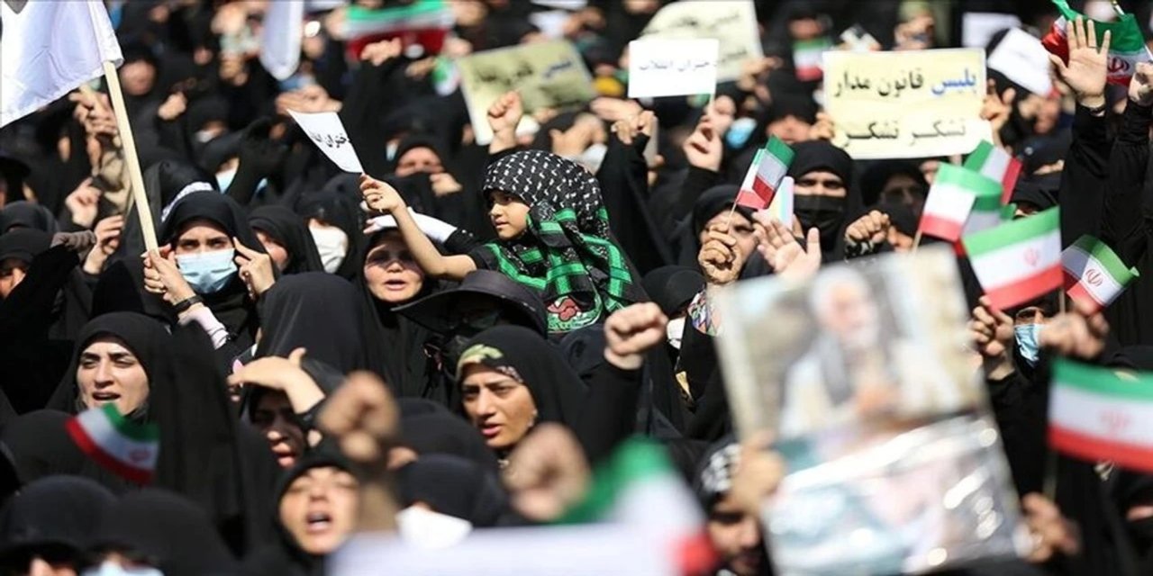 Tahran’da ateşkese karşı protesto