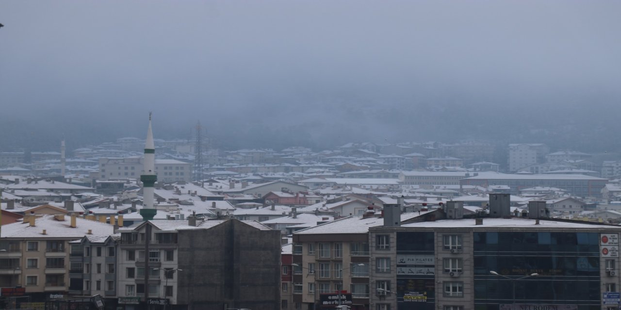 Ankara’da nisan ayında sürpriz kar yağışı