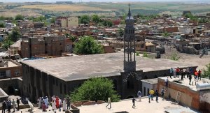 Diyarbakır'ın Sur ve Silvan belediyelerine kayyum atandı