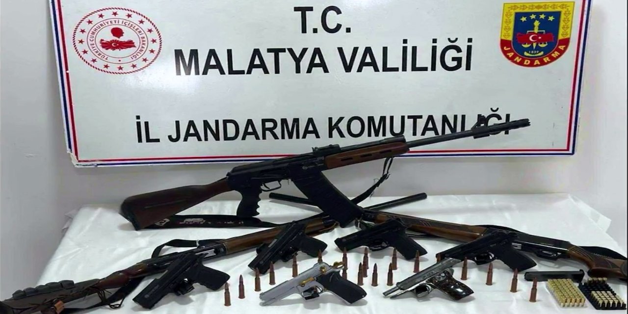 Malatya'da çok sayıda ruhsatsız silah ve mühimmat ele geçirildi: 3 gözaltı