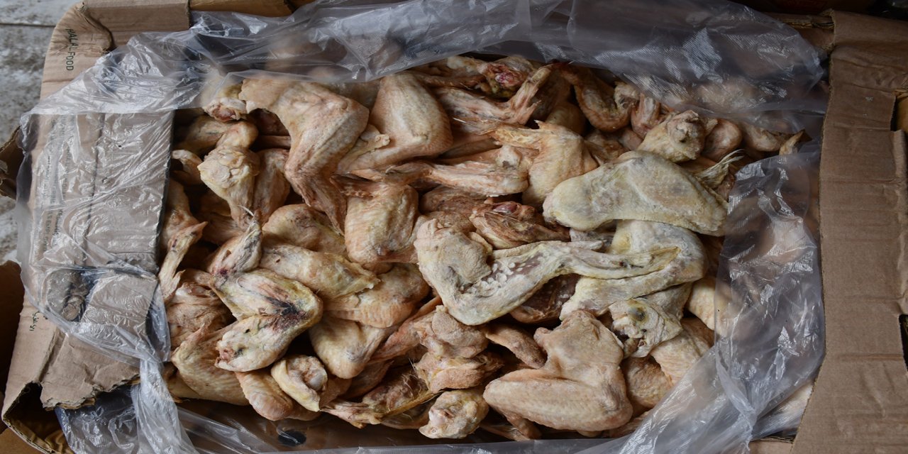 Tavuk etleri piyasaya sürülmeden yakalandı