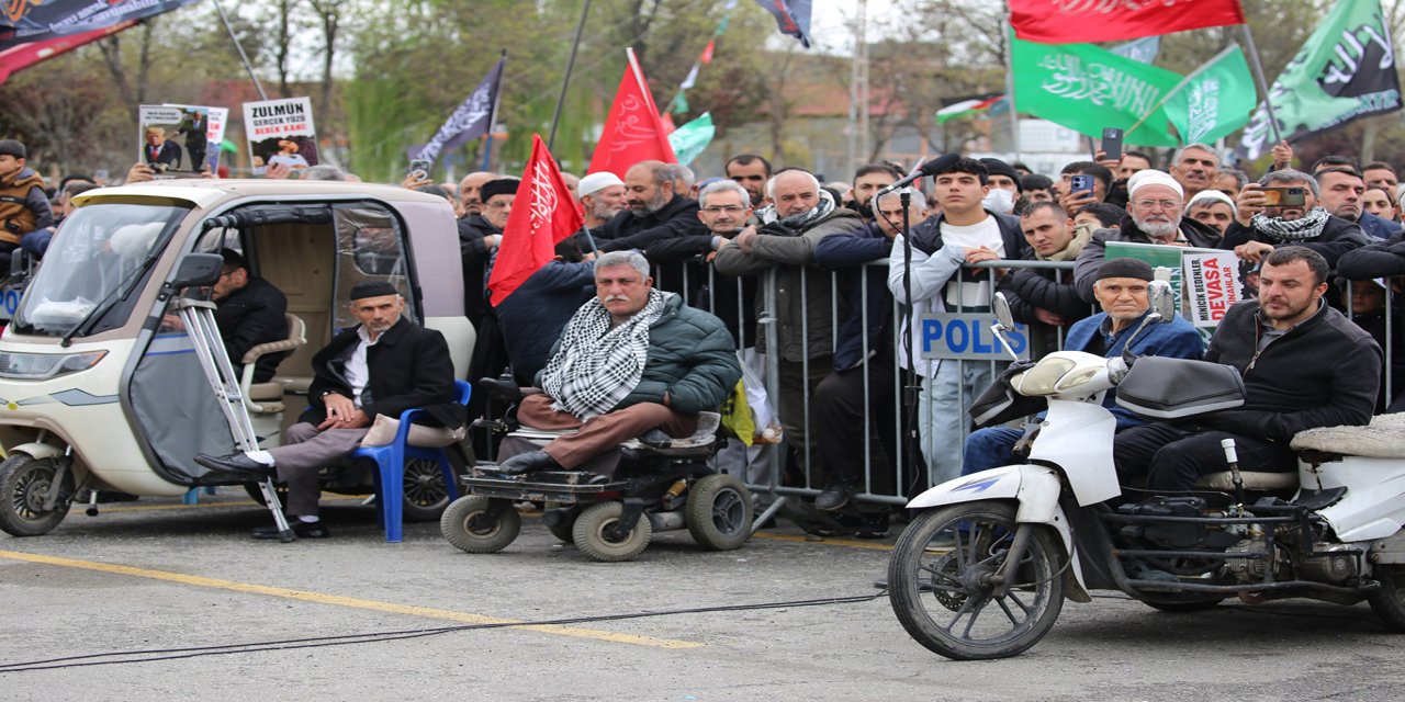 Peygamber sevgisi engel tanımadı