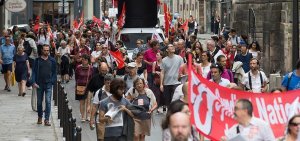 Fransa'da öğretmenler reformları protesto etmek için greve gitti