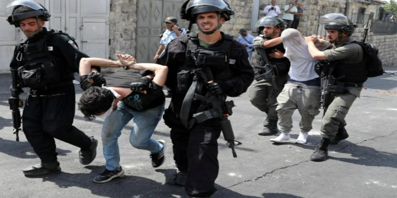 Batı Şeria'da gece baskınları: İşgalciler onlarca genci esir aldı