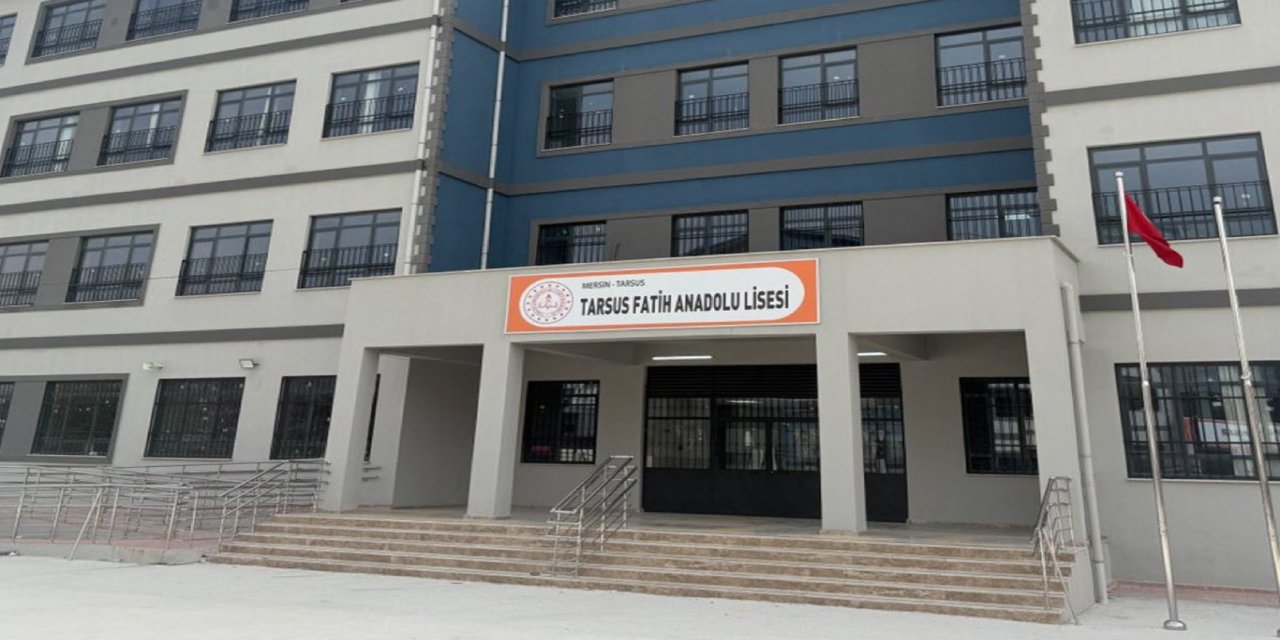 Mersin’de lise öğrencisi okulda silahla yakalandı