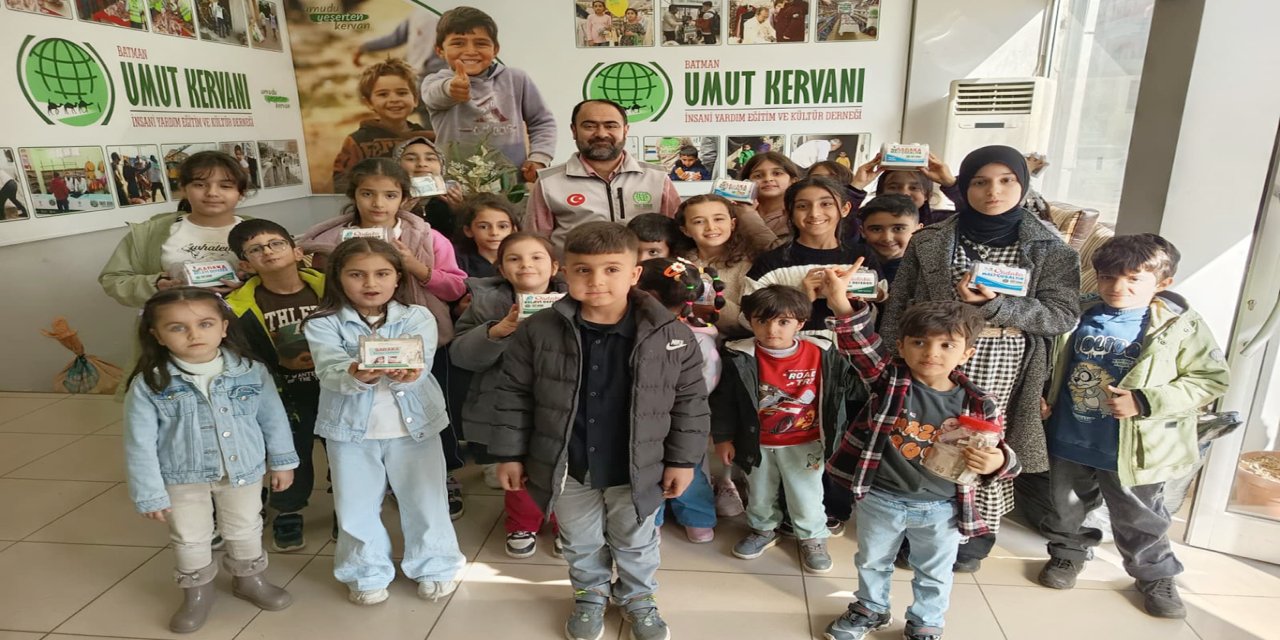 Harçlıklarını biriktiren çocuklardan Afrika'ya umut eli