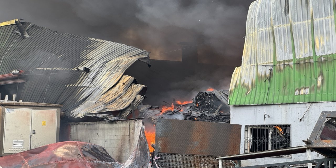 Adana'da geri dönüşüm tesisinde yangın