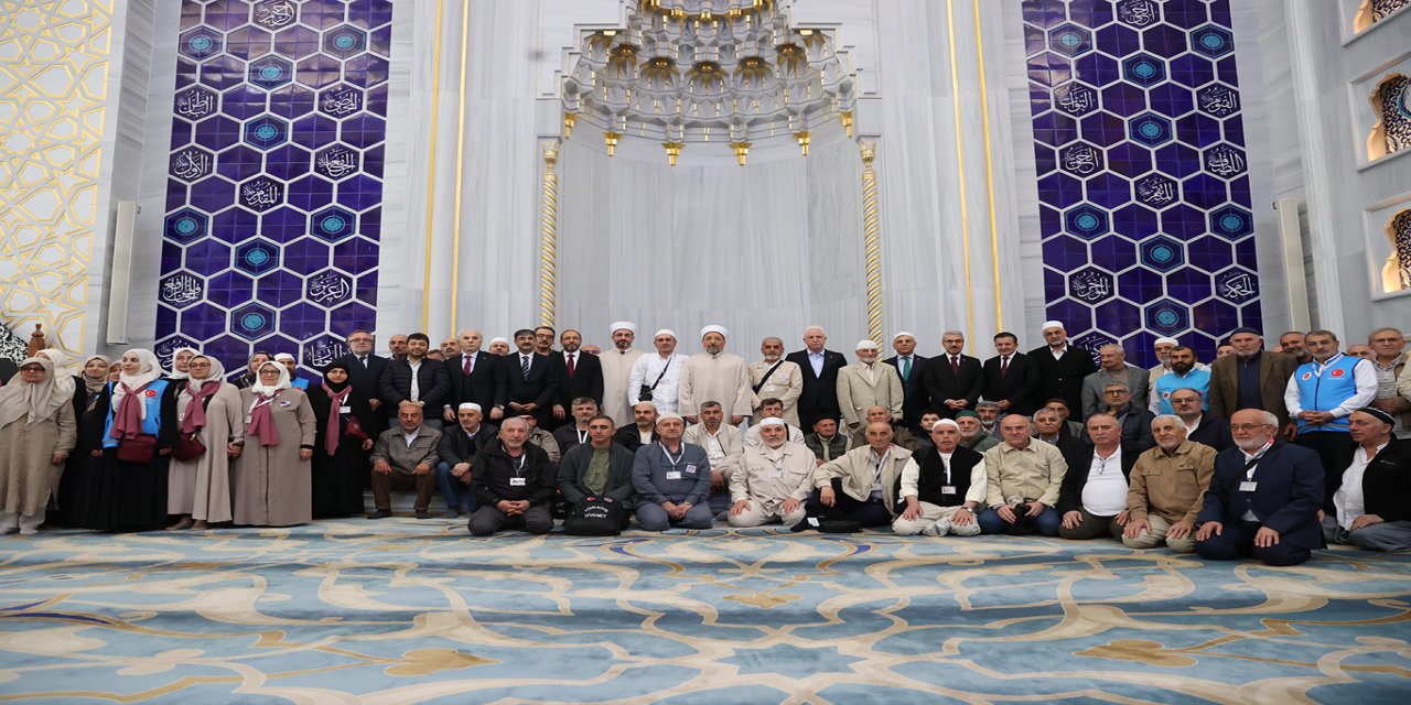 İstanbul’dan ilk hac kafilesi dualarla uğurlandı