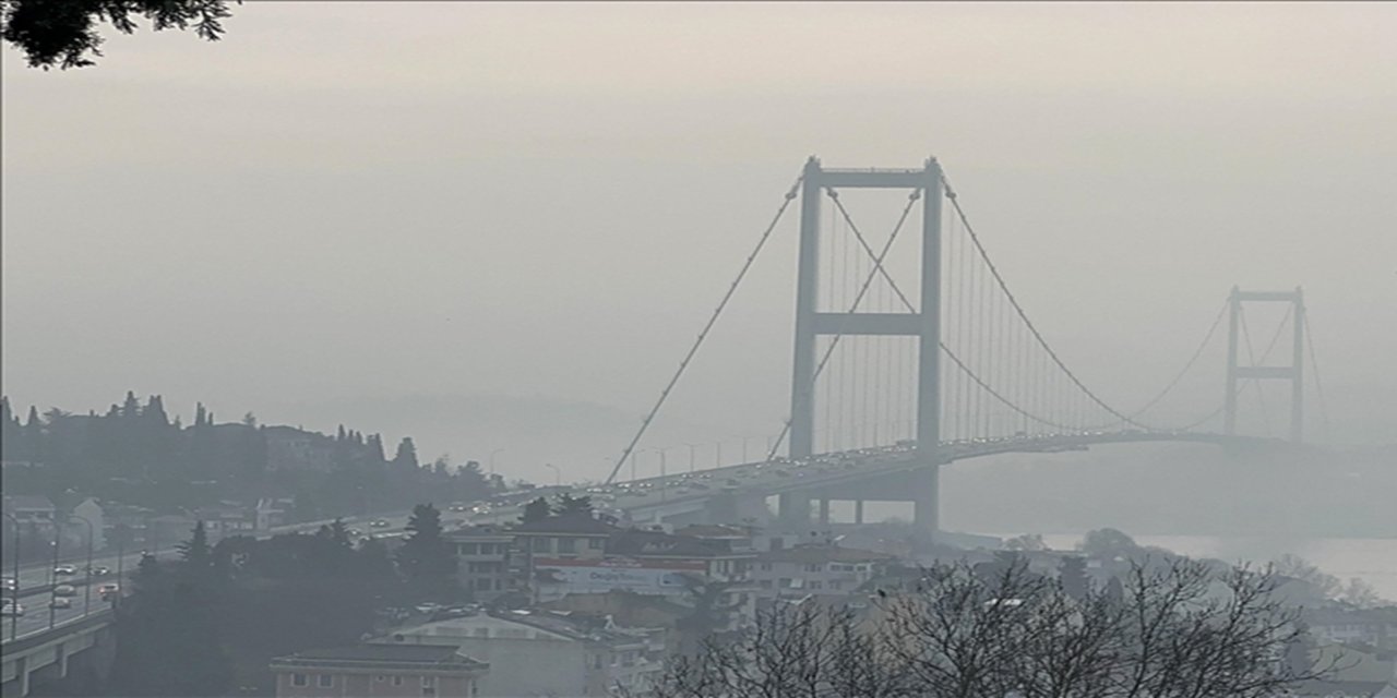 İstanbul'da sis etkili oldu: Gemi trafiği askıya alındı