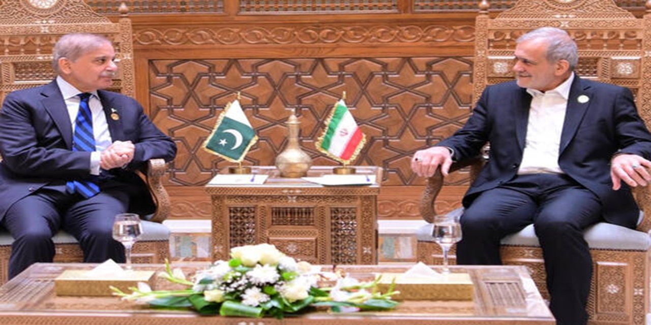 Pakistan Başbakanı Şerif ile İran Cumhurbaşkanı Pezeşkiyan görüştü