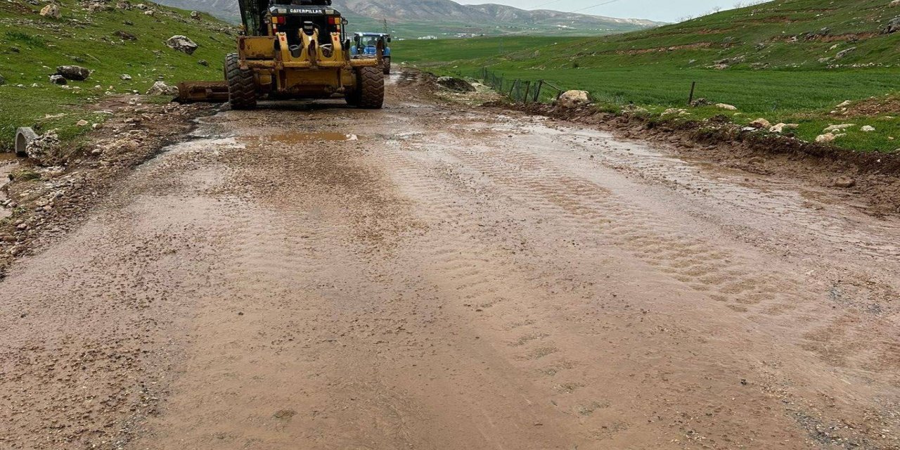 Siirt’te sel ve heyelan sonrası kapanan 70 köy yolu ulaşıma açıldı