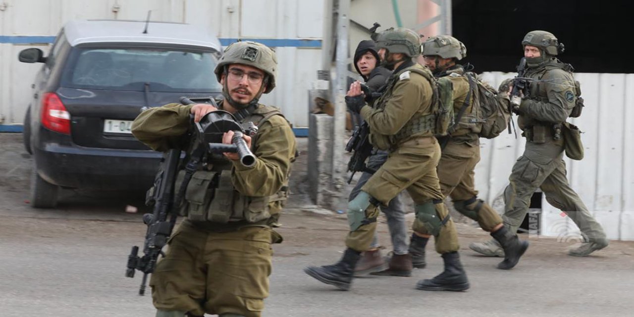 Siyonist işgalciler Batı Şeria'da baskınlarını artırdı: 50'den fazla Filistinli esir alındı