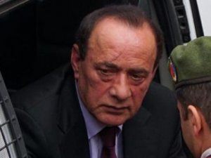 "Cezaevlerinde kedi gibi yatmadım"