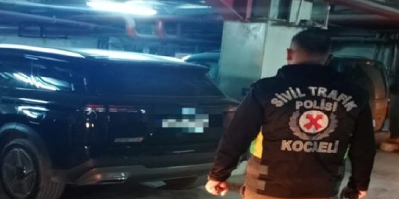 Trafiğe takılmamak için kaldırıma çıkan sürücüye ceza kesildi