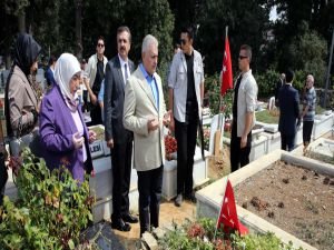 Başbakan Yıldırım'dan akraba ve 15 Temmuz şehitleri kabirlerine ziyaret!