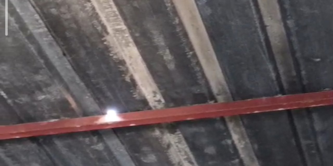 Yorgun mermiler evin damına isabet etti