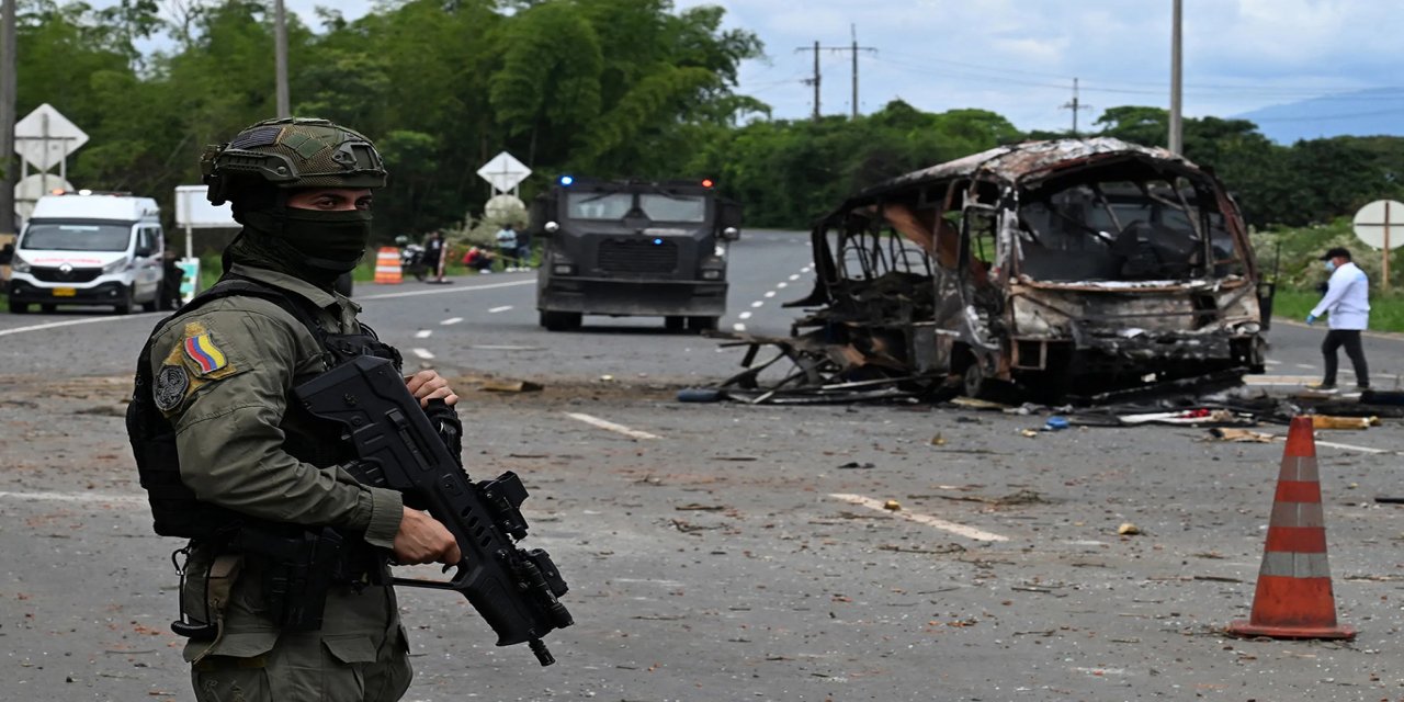 Kolombiya’da bomba yüklü otobüs patlatıldı: 2 kişi yaralandı
