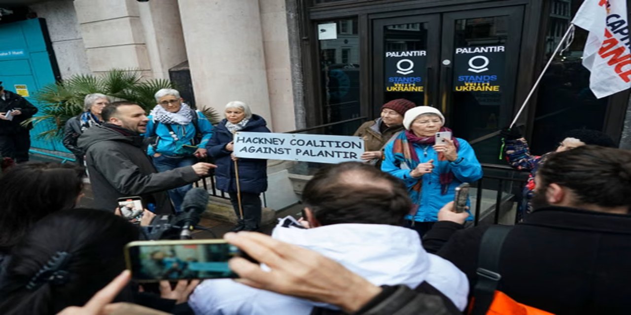 İngiltere’de Palantir sözleşmelerine tepki