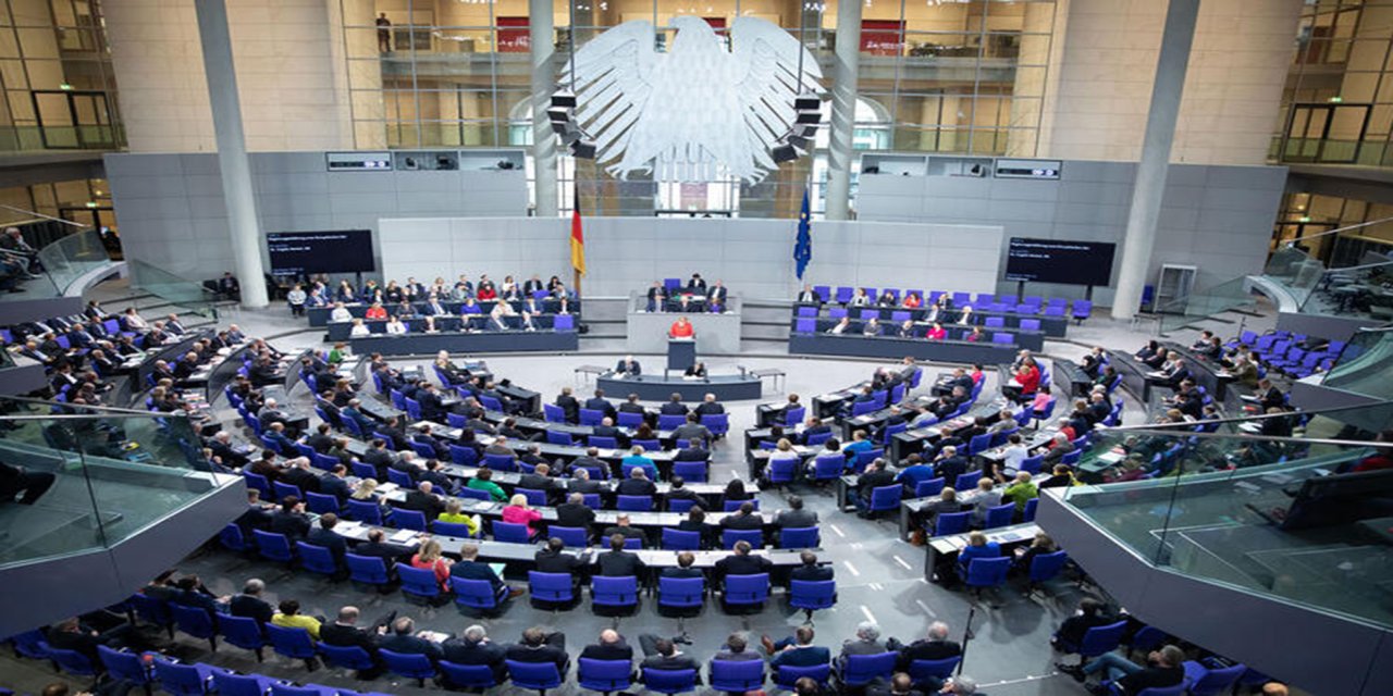 Almanya'dan Rusya'ya siber saldırı suçlaması: 300 siyasetçinin telefonları hacklendi