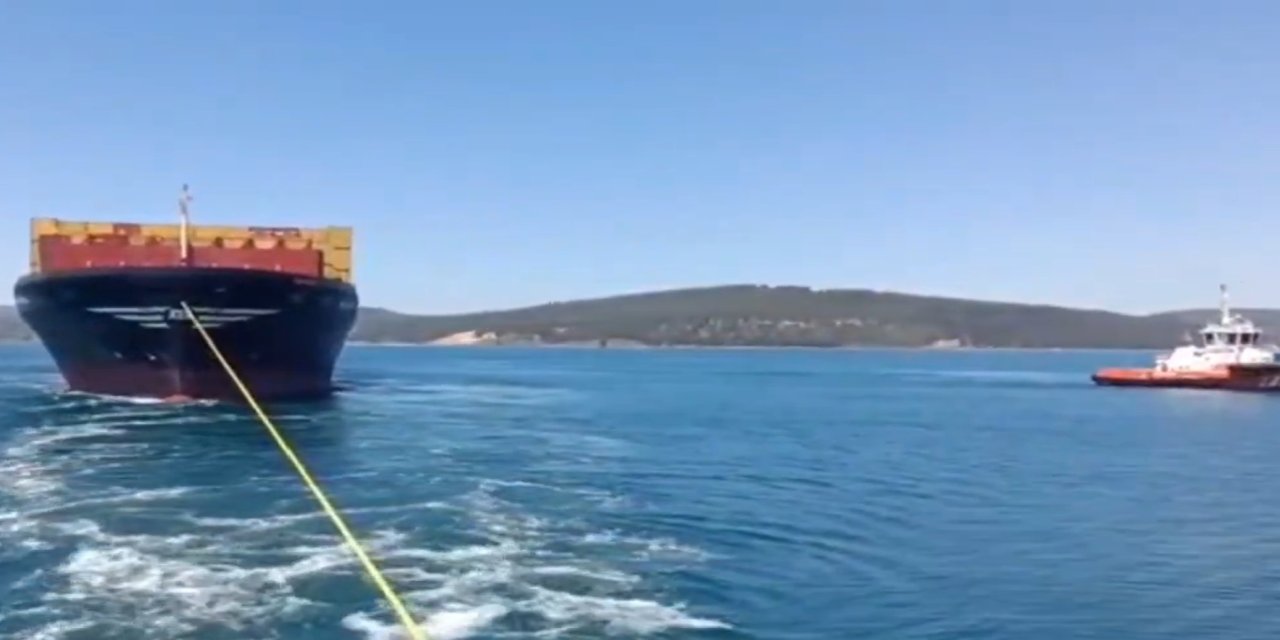 Çanakkale Boğazı'nda arızalanan konteyner yüklü gemi güvenli bölgeye demirletildi
