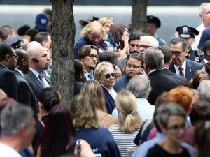 Hillary Clinton törende rahatsızlık geçirdi