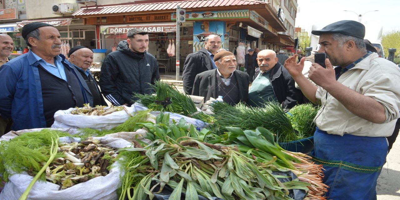 Baharla birlikte şifalı bitkiler tezgahlarda yerini aldı