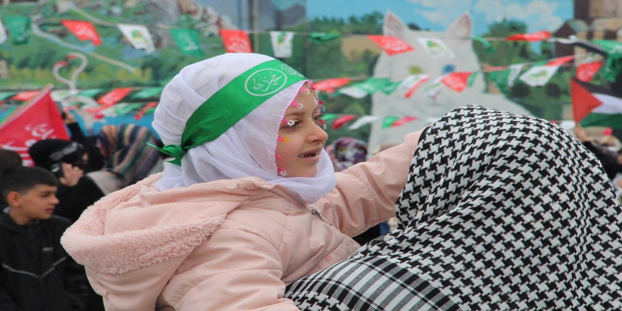 Van’da Mevlid-i Nebi etkinliğine katılan çocuklar: Peygamberimizi her şeyden daha çok seviyoruz