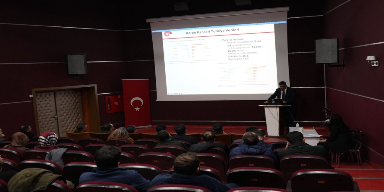 Kolon kanseri farkındalık ayı kapsamında hekimlere seminer düzenlendi