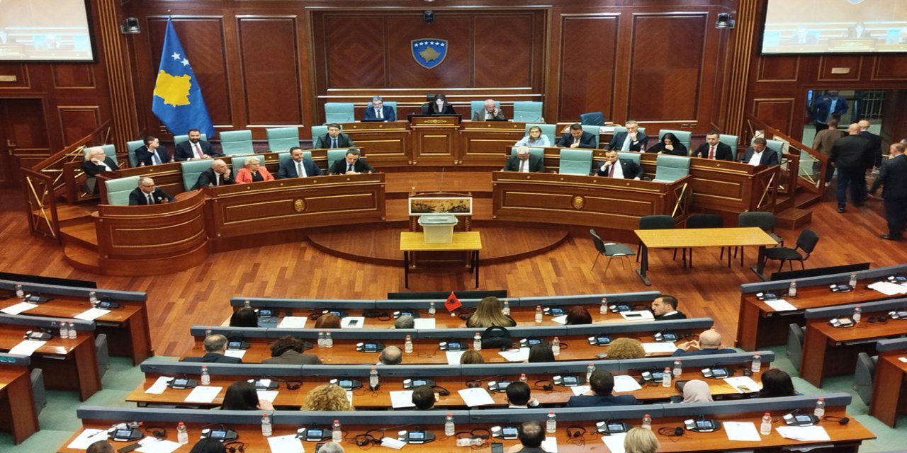 Kosova’da cumhurbaşkanı seçimi için verilen süre bu gece sona eriyor