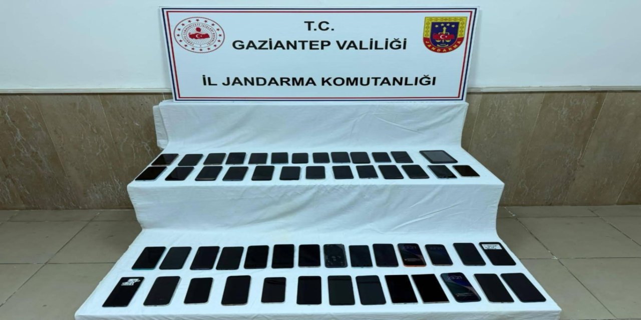 Gaziantep'te gümrük kaçağı telefonlara el konuldu