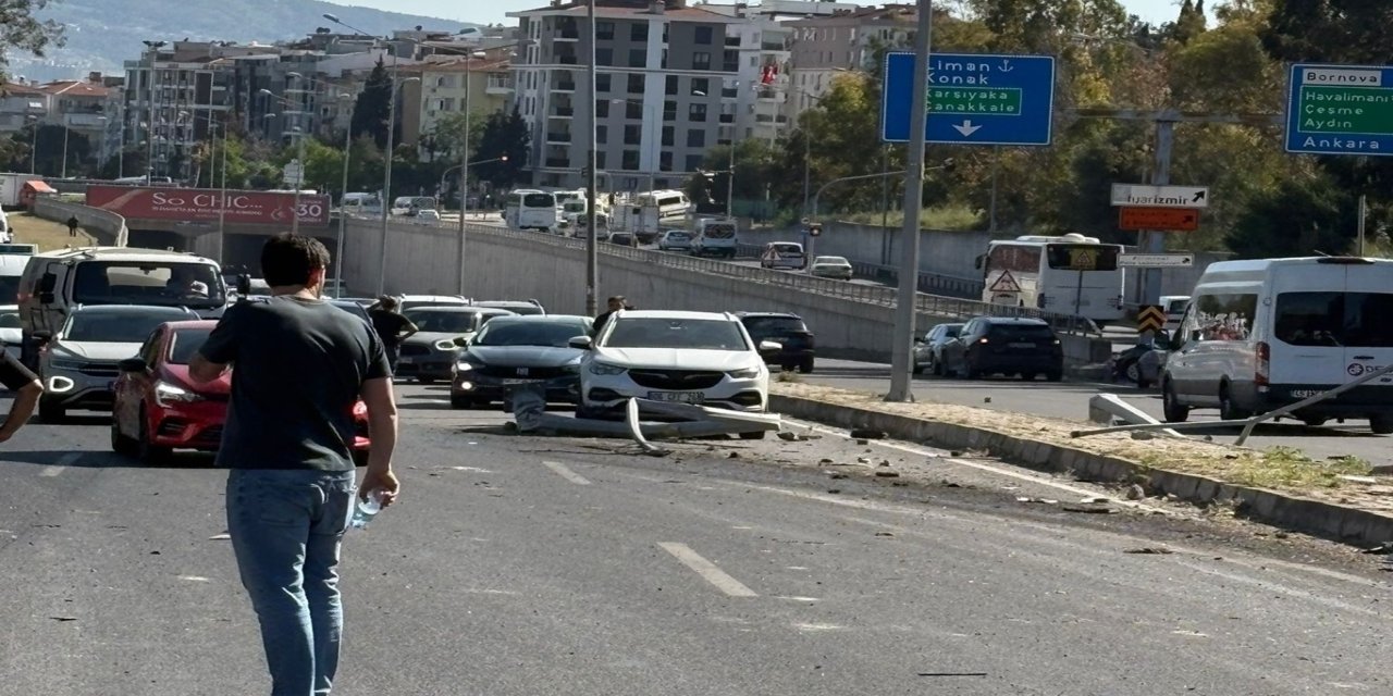 İzmir'de freni patlayan tır, araçlara çarptı: Ölü ve yaralılar var