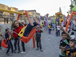 Cerablus'ta temizlenen DAİŞ'in enkazı çocukların oyun alanı oldu