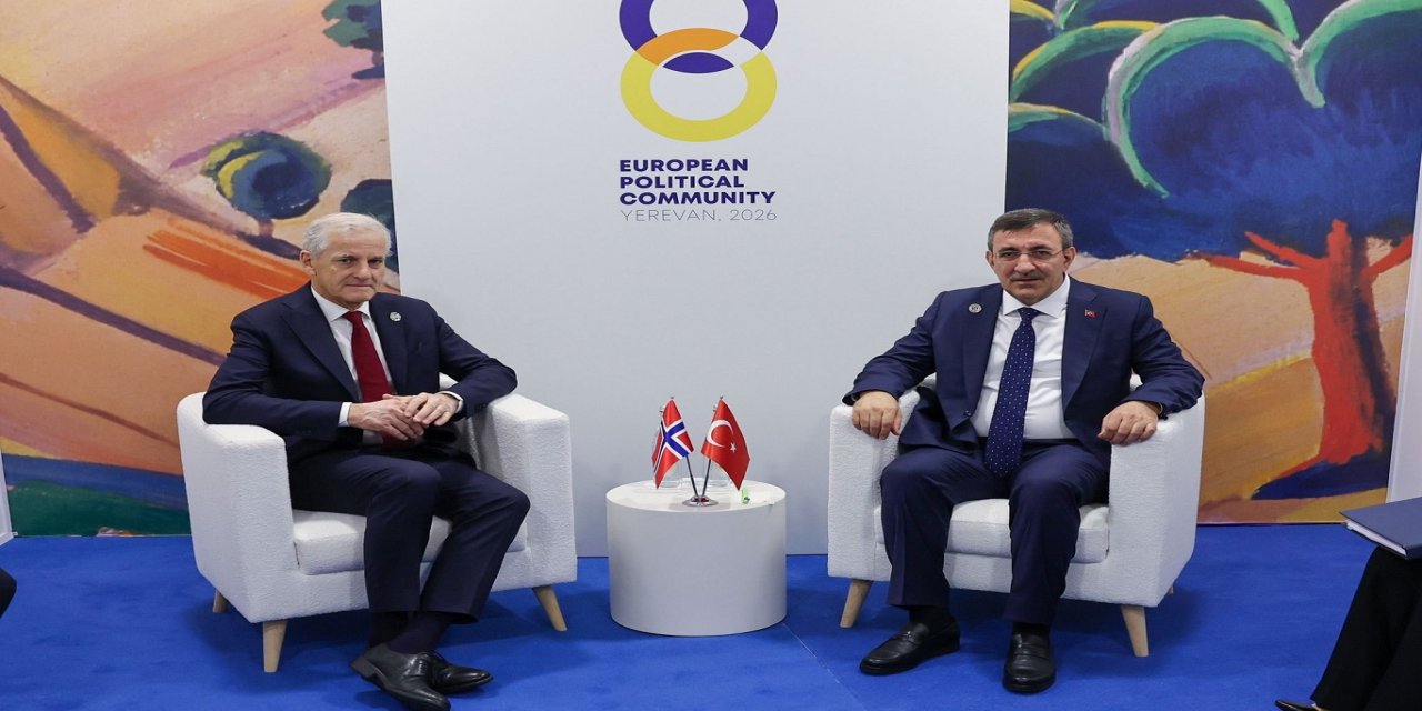 Cumhurbaşkanı Yardımcısı Yılmaz, Norveç Başbakanı Store ile Erivan’da bir araya geldi