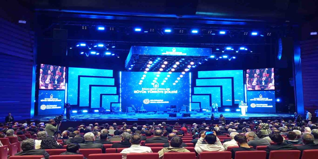 Konya’da “İmam Hatip Okulları Büyük Türkiye Şöleni” başladı