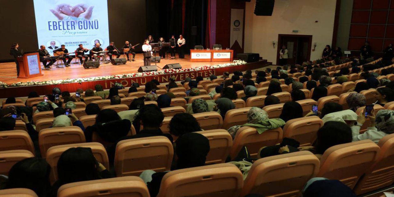 Dünya Ebeler Günü’nde ebeliğin manevi boyutu konuşuldu
