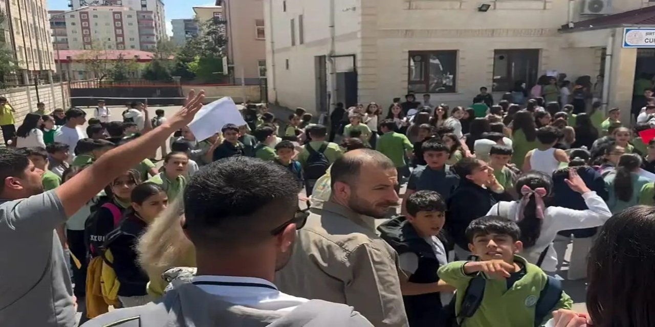 Kurtalan’da 3 okulun yıkım kararı sonrası peş peşe nakiller velilerin tepkisine neden oldu