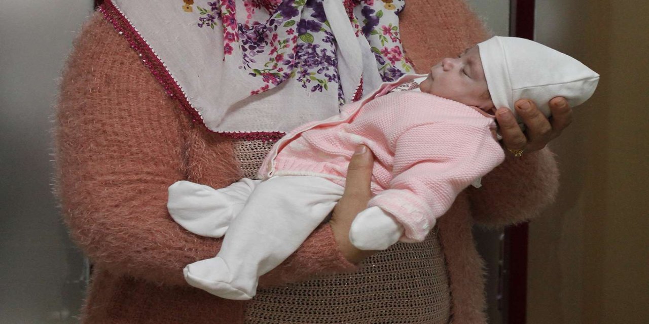Sözleşmeli personelin doğum izni süresi 24 haftaya çıkarıldı