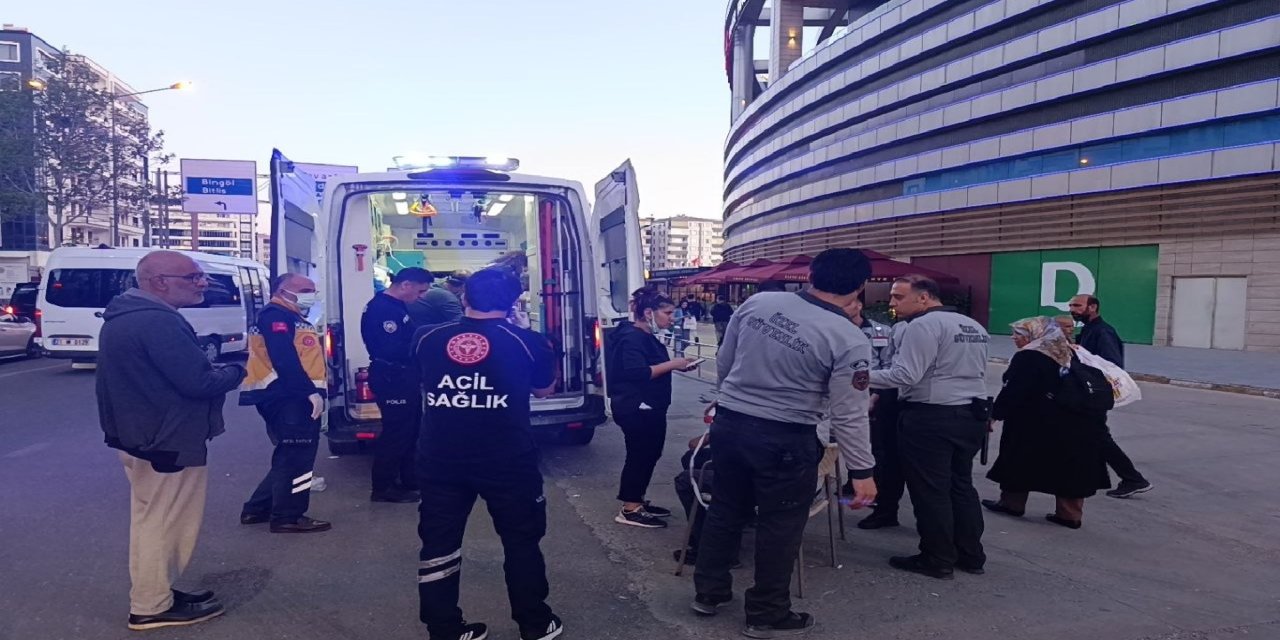 Diyarbakır'da otel inşaatında yangın: 6 kişi dumandan etkilendi