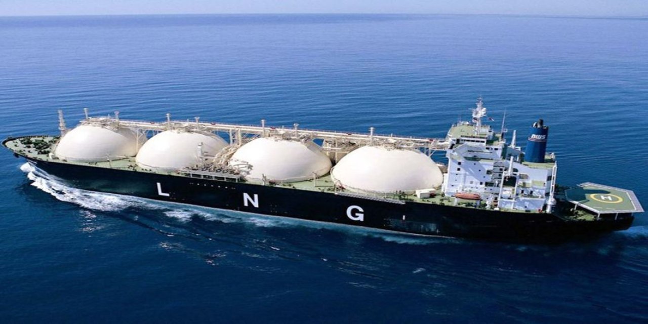 Katar'a ait LNG tankeri savaş sonrası ilk kez Hürmüz Boğazı'nı geçti
